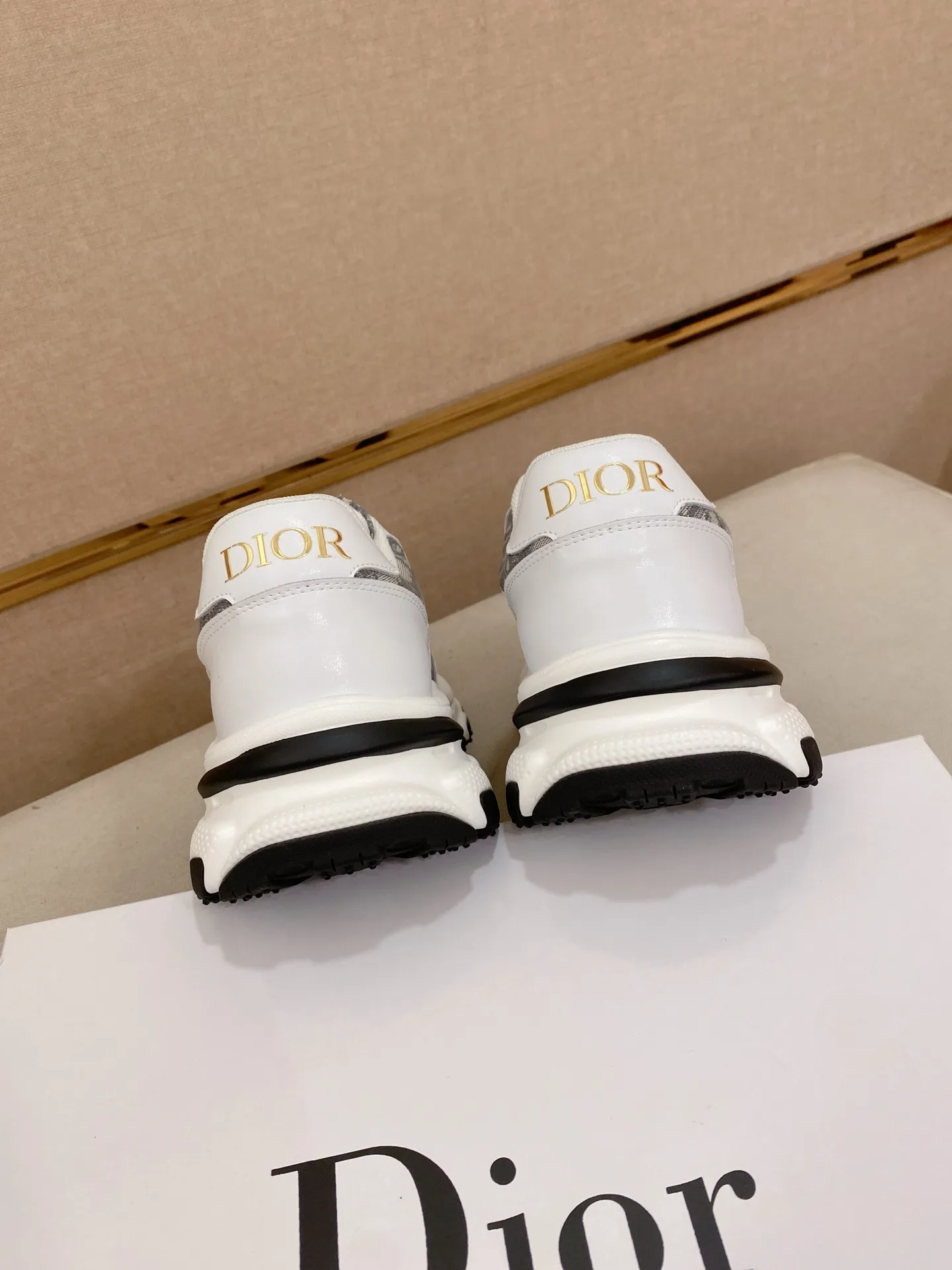 Men's clothing and shoes 442💰🇮🇹🇮🇹Dior d The new model is on sale at the same time at the counter. The upper 🇮🇹 is imported Italian first-layer cowhide, and the lining is fully imported sheepskin 💪💪. It is a complete 1⃣️ to 1⃣️ replica 🇮🇹💪💪, ⚠ Sole: The original sole is specially provided by the original factory. The exclusive movable molded sole is super comfortable. ⚠Original factory single goods, 🔍🔍high quality, you can enter and leave the counter at will, welcome to compare⚠. Code number: 38-44. Can be customized for 45 non-refundable.